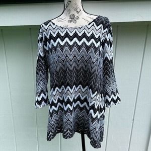Roz & Ali black gray and white striped zigzag pattern 3/4 sleeve blouse